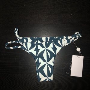 Mikoh bottoms size large. Fits smaller